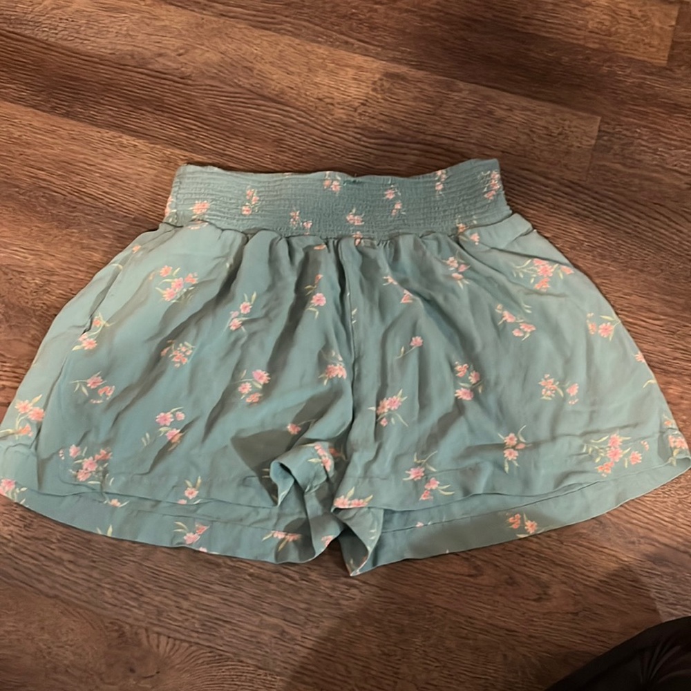 American eagle flowy shorts